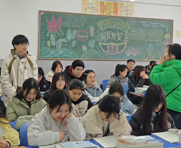 杨书记_副本.jpg 杨书记_副本.jpg