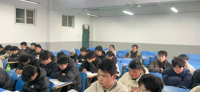 唐校长_副本.jpg 唐校长_副本.jpg